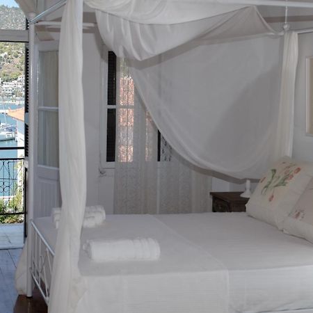 Neoclassical Manor House Poros Town Екстер'єр фото